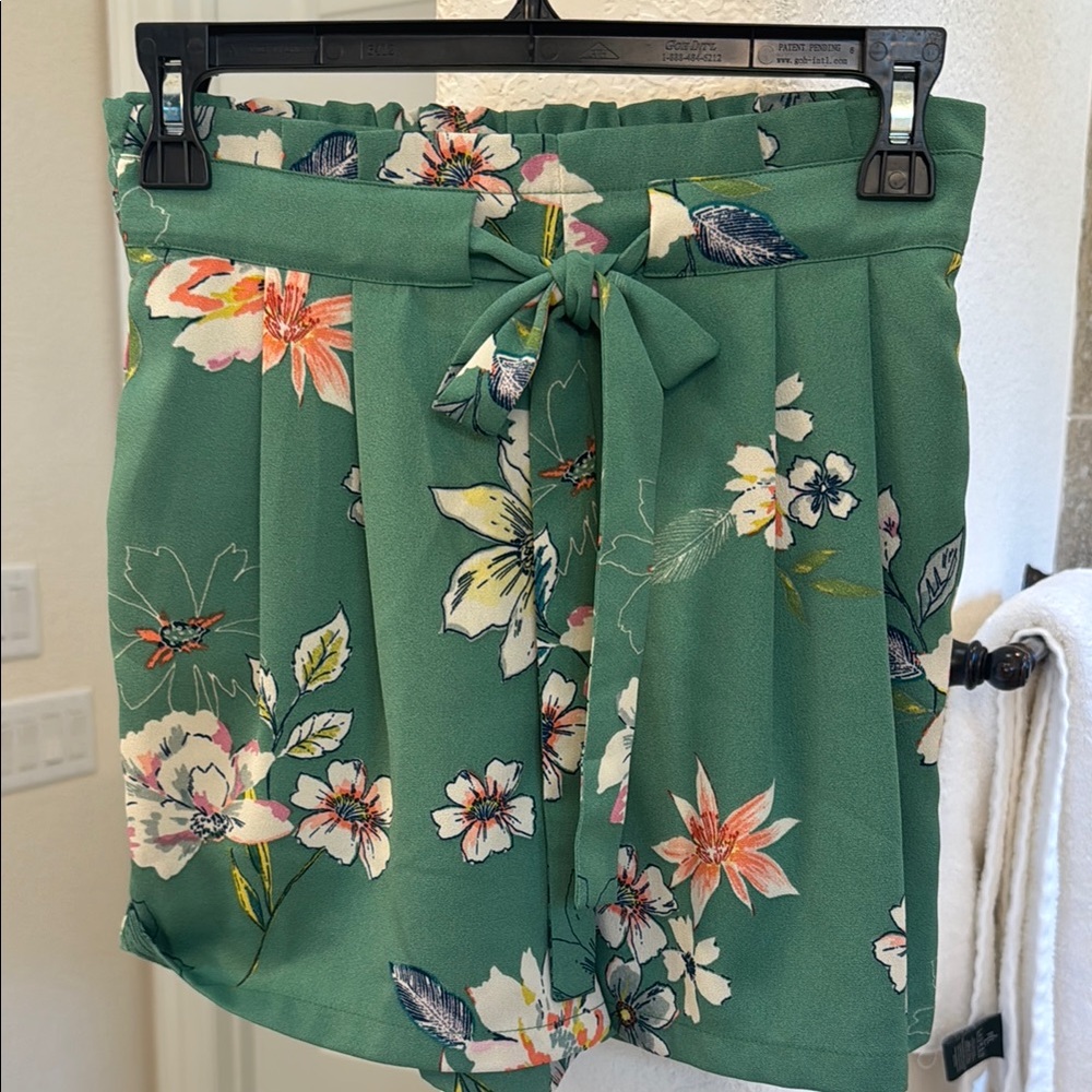 DR2 High Waist Green Floral Shorts Size XS